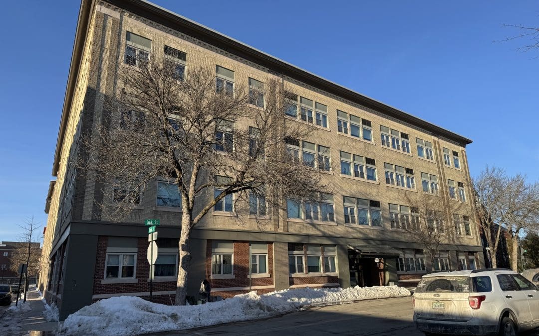 City Bans Smoking Around Oak Park Apartments Block